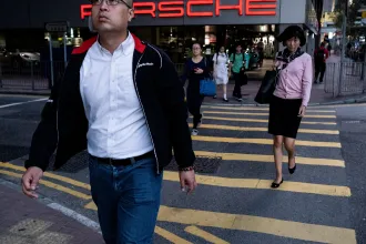 Zuhannak a Porsche eladásai Kínában, és ez minden európai autógyártónak súlyos üzenet