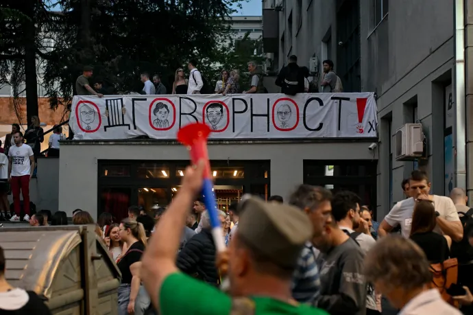 Teljesült az egyetemisták egy követelése, véget ért a szerb köztévé blokádja Belgrádban