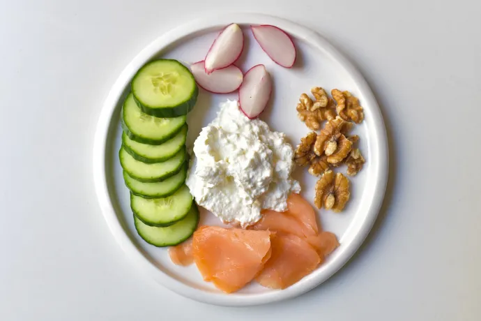 Uborka, retek, dió, túró, füstölt lazac – Fotó: Ács Bori / Telex