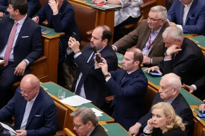 Lőrinc Nacsa and István Hollik submitters of the bill at the parliamentary vote on 29th April 2025 – Photo by Lujza Hevesi-Szabó / Telex