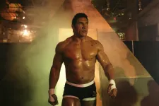 Dwayne Johnson szinte felismerhetetlen mint a UFC-s verőgép