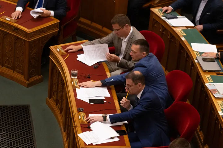 Döntött a parlament: novemberig marad a veszélyhelyzet