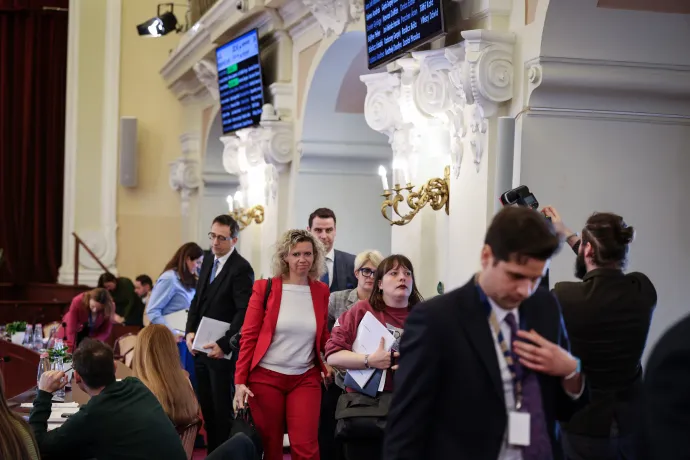 A Tisza fővárosi frakciója kivonul a közgyűlésről 2025. január 29-én – Fotó: Huszti István / Telex