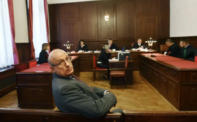 Császy Zsolt, a Magyar Nemzeti Vagyonkezelő (MNV) Zrt. volt értékesítési igazgatója a 2008-as sukorói telekcsere ügyében indult büntetőper tárgyalásán, a Kúrián, 2017. június 8-án – Fotó: Illyés Tibor / MTI