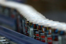 Európai trendekbe illeszkedik az energiaital tiltása a 18 éven aluliak körében