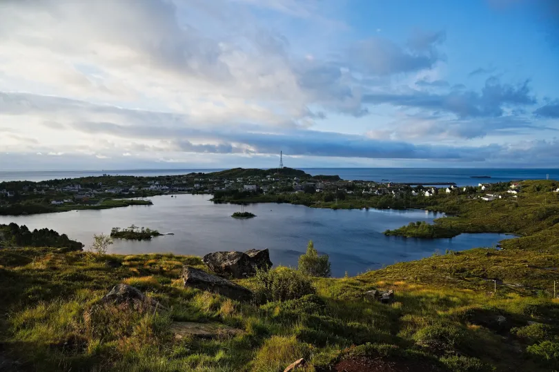 Sørvågen este és reggel – Fotó: Martin Ferenc