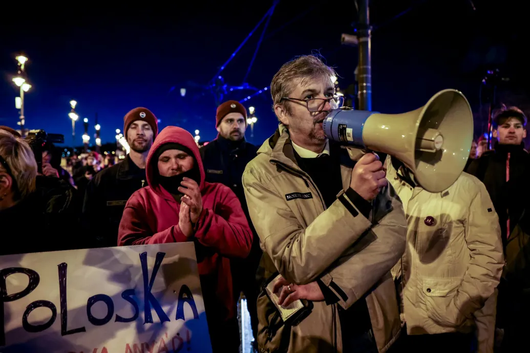 A rendőrség közölte, hogy Hadházy a május 1-jei tüntetés jogszerűtlen folytatásáról tájékoztatott
