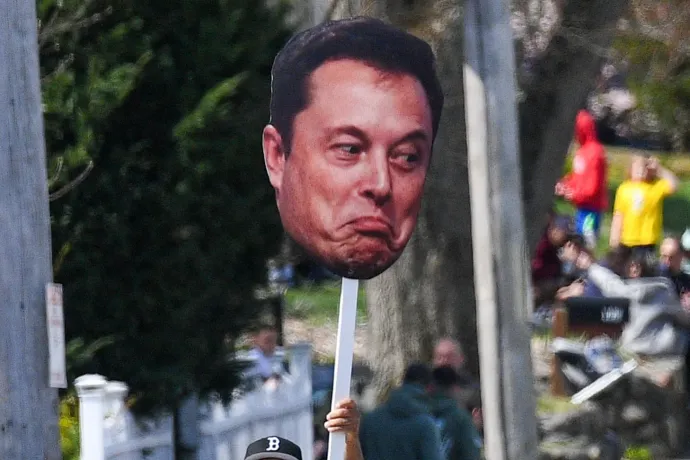 Öt hónap alatt 11 millió EU-s felhasználót veszített el Elon Musk