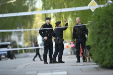 Letartóztattak egy tinédzsert a Svédországban történt halálos lövöldözés után