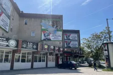 Zuglóban egy ponton állva hatszor is elmondják a feje felett, hogy ne döntsön Brüsszel a feje felett