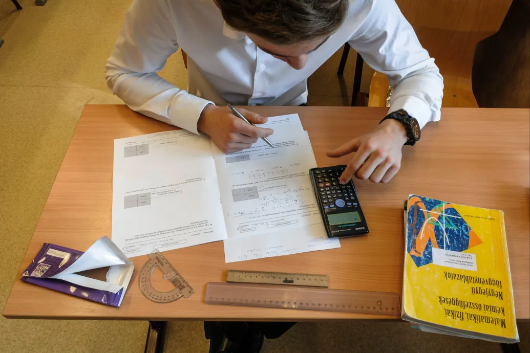 Kedden matematikából érettségiznek a diákok, most ön is tesztelheti tudását!