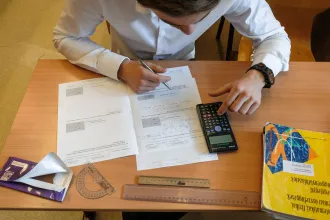Kedden matematikából érettségiznek a diákok, most ön is tesztelheti tudását!