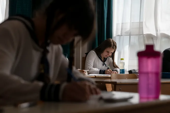 Ma kezdődnek az érettségik, kövesse a Telexen a legfontosabb híreket!