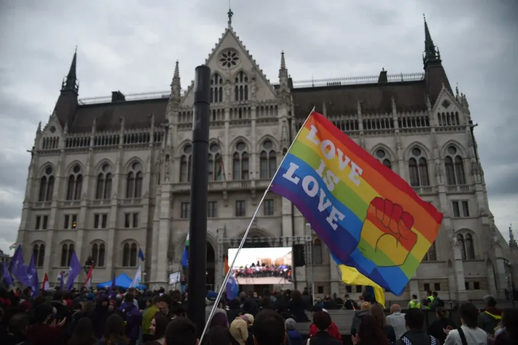 Svédország tárt karokkal várja a Magyarországról menekülő melegeket