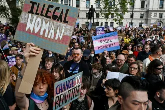 Angliában kitiltják a transznemű nőket a női labdarúgásból