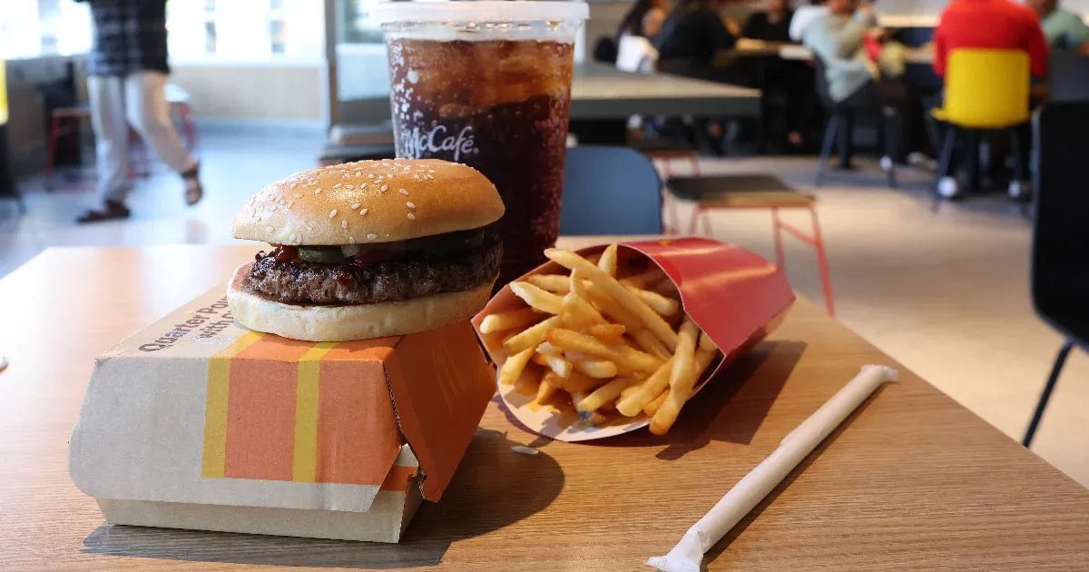 Nem csĂşszik a burger: a Covid Ăłta nem csökkentek Ăgy a McDonald's eladásai Amerikában