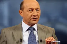 Băsescu hátat fordít Lasconinak a fotós botrány miatt: Már csak Nicușor maradt
