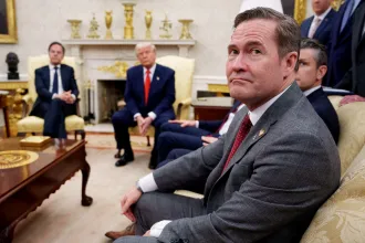 A Signal-botrány nélkül is vékony jégen táncolt Trump kirúgott nemzetbiztonsági tanácsadója