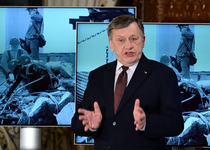Crin Antonescu az egyik elnökjelölti tévévitán 2025. április 29-én – Fotó: Daniel Mihailescu / AFP