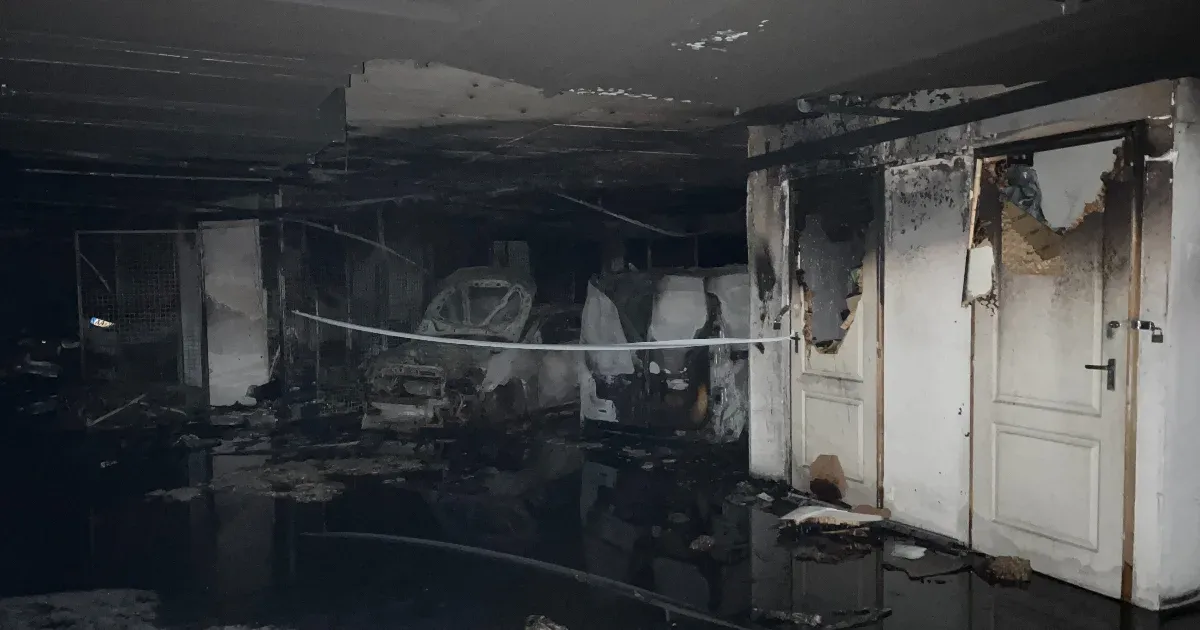 Nyomoz a rendőrség, miután egy női holttestet találtak a kiégett újbudai mélygarázsban