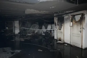 Nyomoz a rendőrség, miután egy női holttestet találtak a kiégett újbudai mélygarázsban