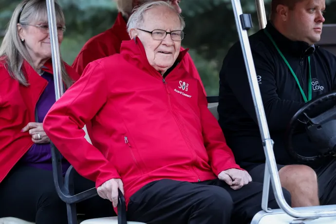 Év végéig távozik 60 éve fillérekért vett, most egybillió dolláros cége éléről Warren Buffett