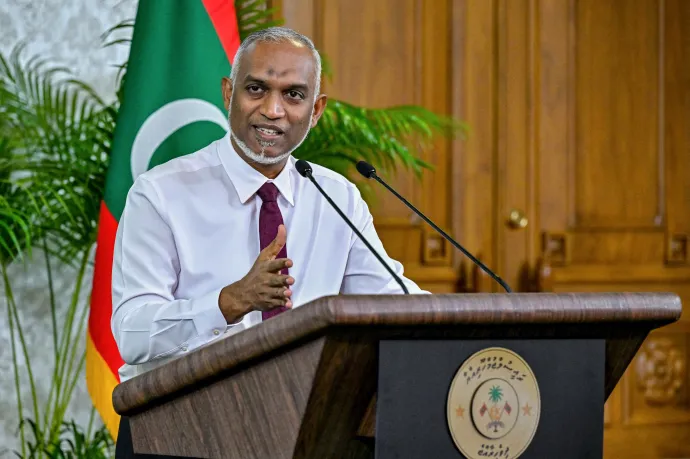 Mohamed Muizzu maldív elnök beszél a maratoni hosszúságú sajtótájékoztató 2025. május 3-án, Maléban – Fotó: Maldives President Office / AFP