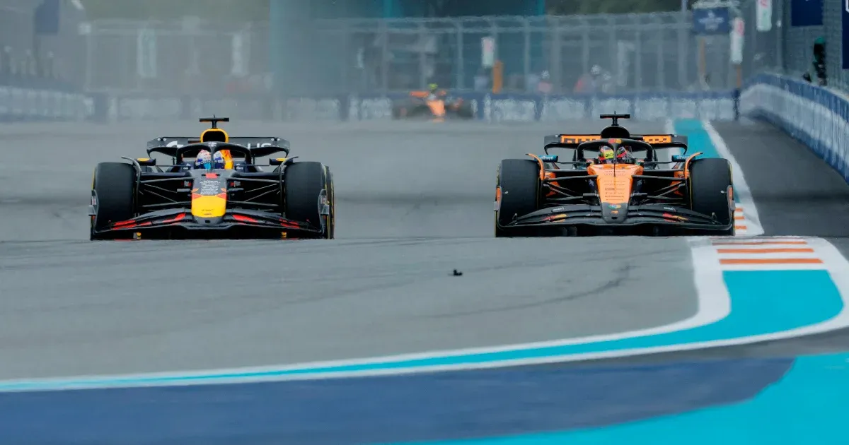 Verstappen nagyott csatázott a McLarenekkel, de az újabb kettős győzelmüket nem tudta megakadályozni