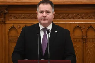 ÁSZ-elnök: Ha nekem asztalosként kiemelkedő profitom lenne, biztos, hogy nem Porschét vagy Ferrarit vennék