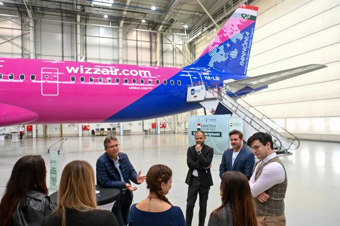 Wizz Air-gépre festve hirdeti a kormány az Erasmust pótló cserediákprogramot, a repülő első útja Brüsszelbe vezet