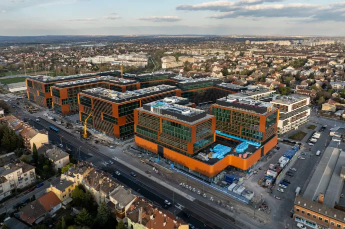Októberre készül el a Bosnyák térnél a bevásárlóközpont