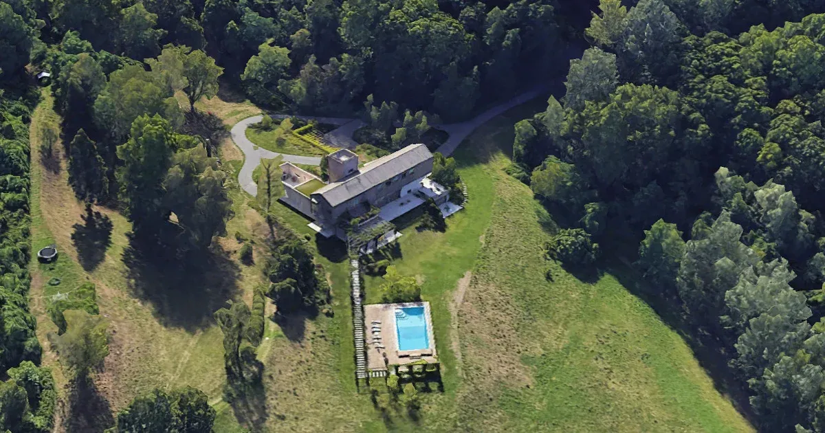 Someone with close ties to the Hungarian government purchased a luxury villa in Varese, Italy