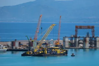 Már dolgoznak a rejtélyes körülmények között elsüllyedt Bayesian szuperjacht kiemelésén