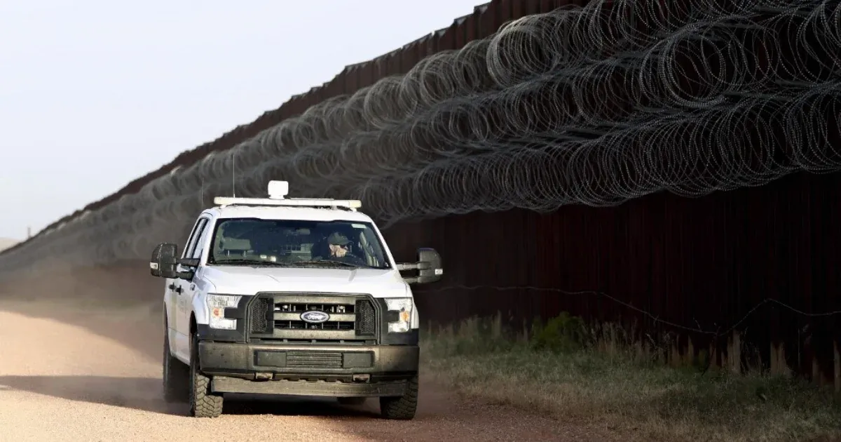 1000 dollárral ösztönözné a távozásra az illegális bevándorlókat az amerikai kormány