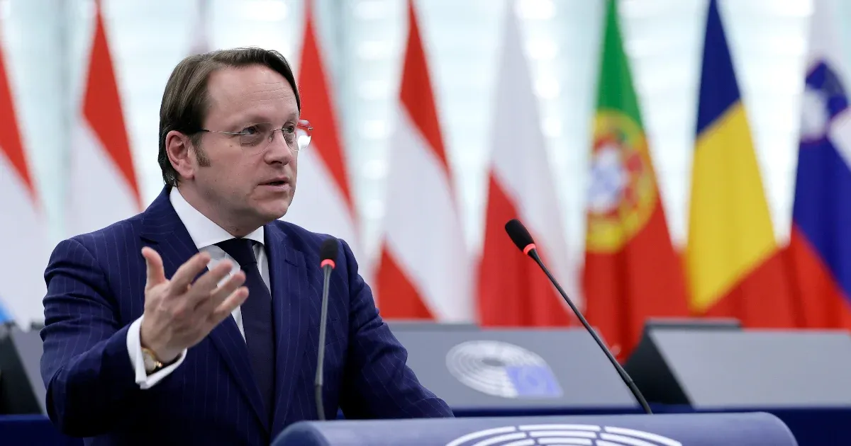Várhelyi Olivér késlelteti az EU orosz energiafüggőségét felszámoló terv jóváhagyását