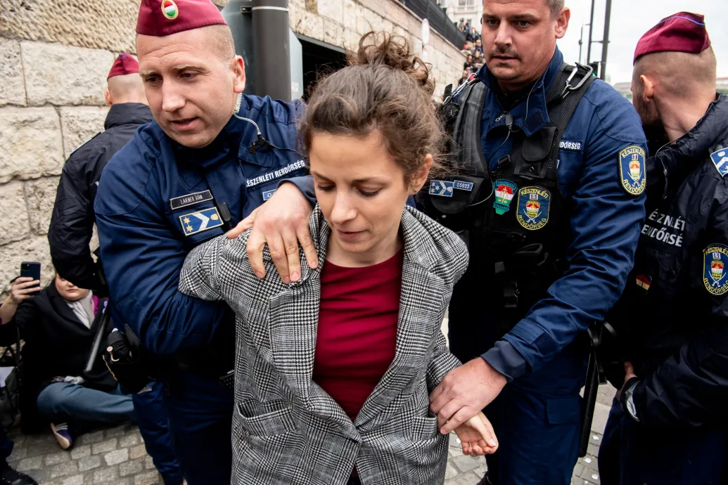 Hadházy tiszteletreméltó döntésnek tartja Orosz Anna lemondását