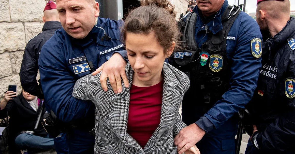 Hadházy tiszteletreméltó döntésnek tartja Orosz Anna lemondását