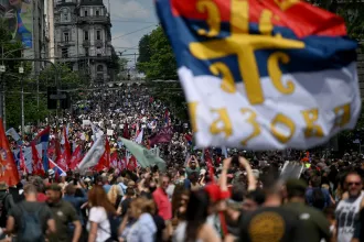 Előrehozott választást követelnek a szerbiai egyetemisták