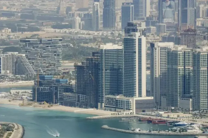 One at Palm Jumeirah on the left – Photo by Ole Martin Wold