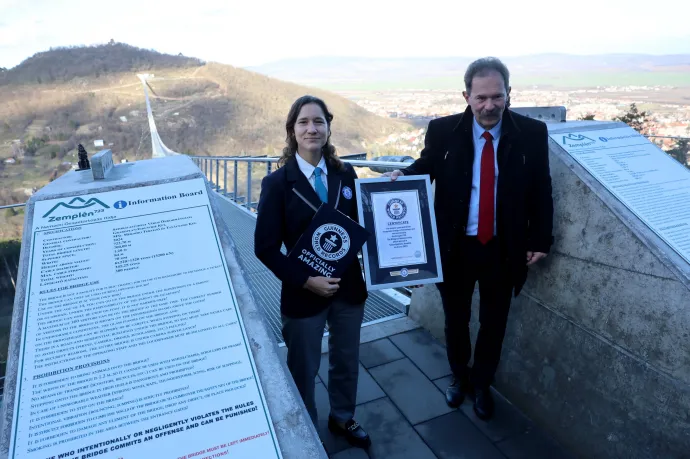 A fideszes polgármester 300 ezer látogatóról beszélt, de harmadennyien se vettek jegyet a sátoraljaújhelyi függőhídra