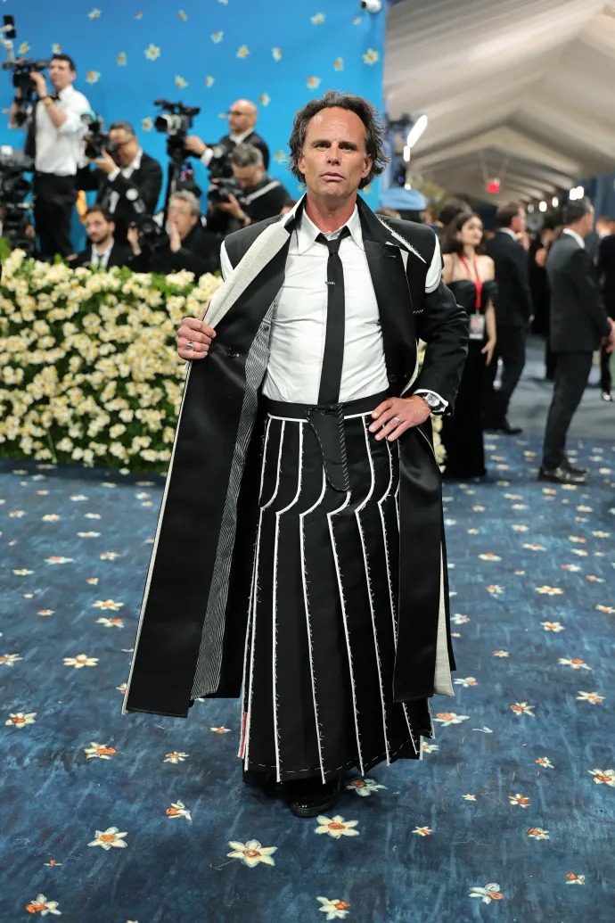 Walton Goggins szoknyában – Fotó: Dia Dipasupil / Getty Images
