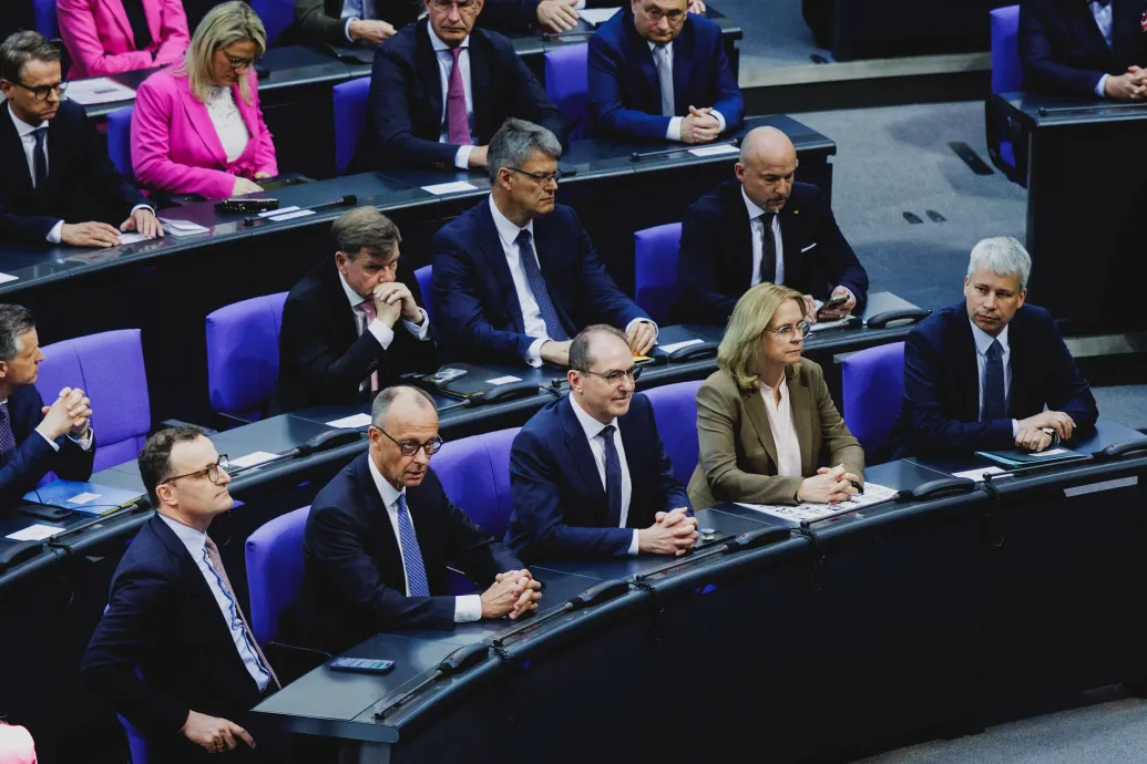 Másodszorra sikerült, Friedrich Merzet kancellárrá választották