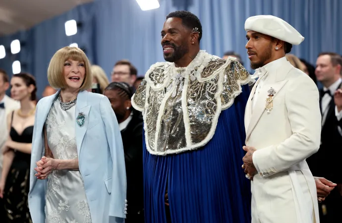 Anna Wintour, Colman Domingo és Lewis Hamilton – Fotó: Mario Anzuoni / Reuters