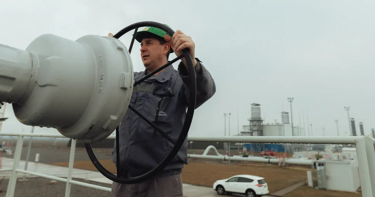 Teljesen megszüntetné az orosz energiafüggést az Európai Bizottság