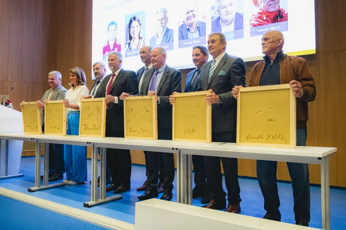 Legendás kezek – Fotó: TF