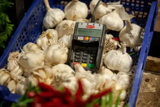 Feltámadt az „óvatossági motívum”: márciusban megint kevesebbet vásároltak a magyarok