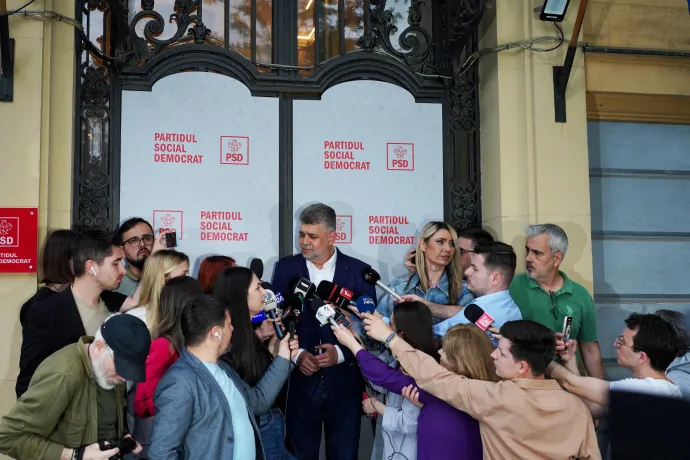 Marcel Ciolacu beszél a sajtónak, miután lemondott miniszterelnöki pozíciójáról 2025. május 5-én, Bukarestben – Fotó: Andreea Campeanu / Reuters