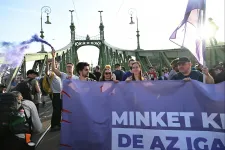 Fekete-Győr éppen a Momentum szerdai elnökségi ülése előtt dobta be a párt visszalépésére vonatkozó javaslatát