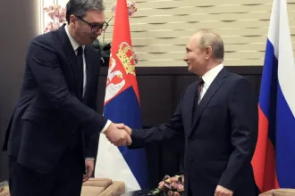Lettország és Litvánia is megtiltotta az oroszbarát Vučićnak, hogy a légterükön keresztül repüljön Moszkvába