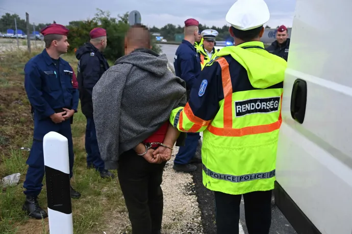 Migránscsempészek kiengedése miatt beperelik a magyar kormányt